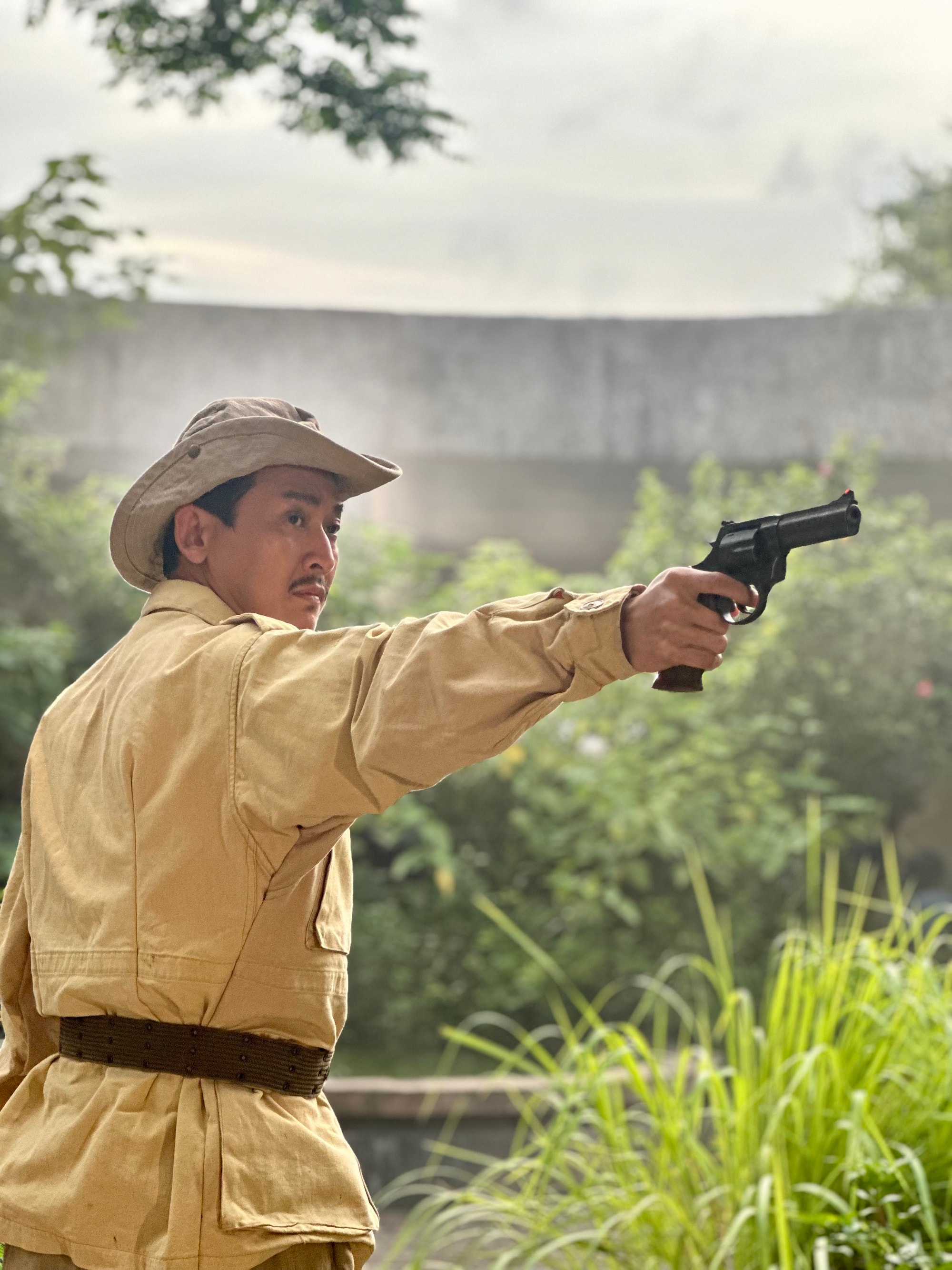 Sau thành công 'Mưa đỏ', 'soái ca màn ảnh' Hứa Vĩ Văn tái xuất với vai chiến sĩ tình báo- Ảnh 2. Sau thành công 'Mưa đỏ', 'soái ca màn ảnh' Hứa Vĩ Văn tái xuất với vai chiến sĩ tình báo- Ảnh 2.