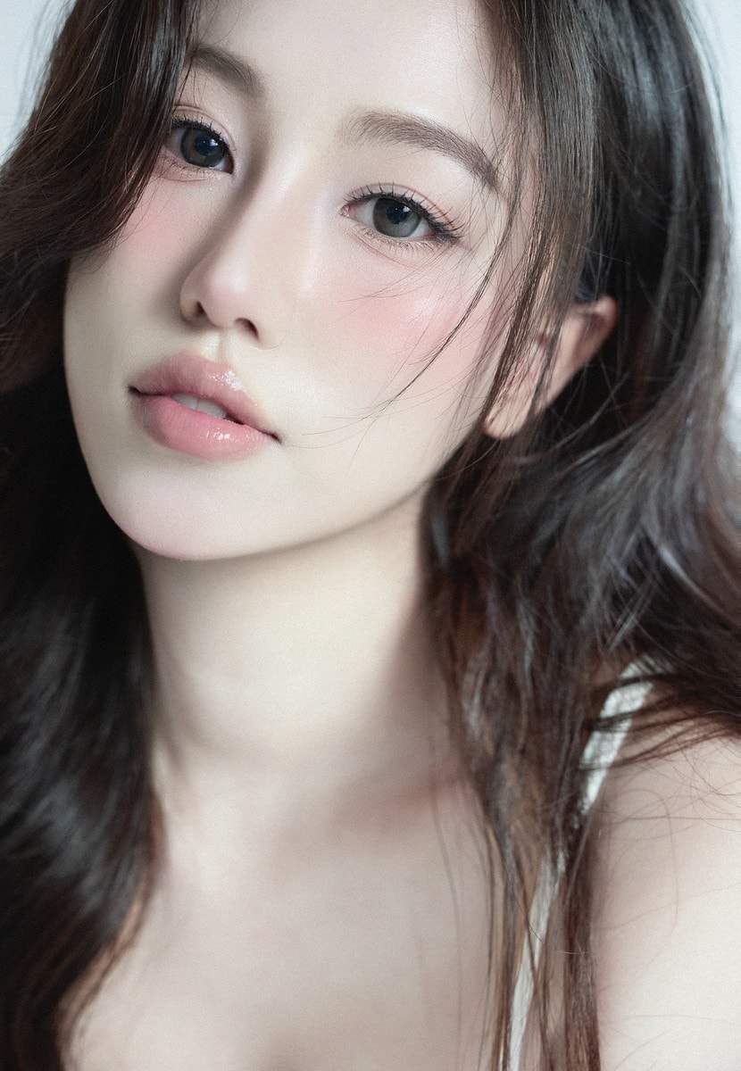 Với cô, người trẻ không nên sống trong một khuôn mẫu cố định, mà cần năng động, mở rộng trải nghiệm để hiểu hơn về chính mình và thế giới.