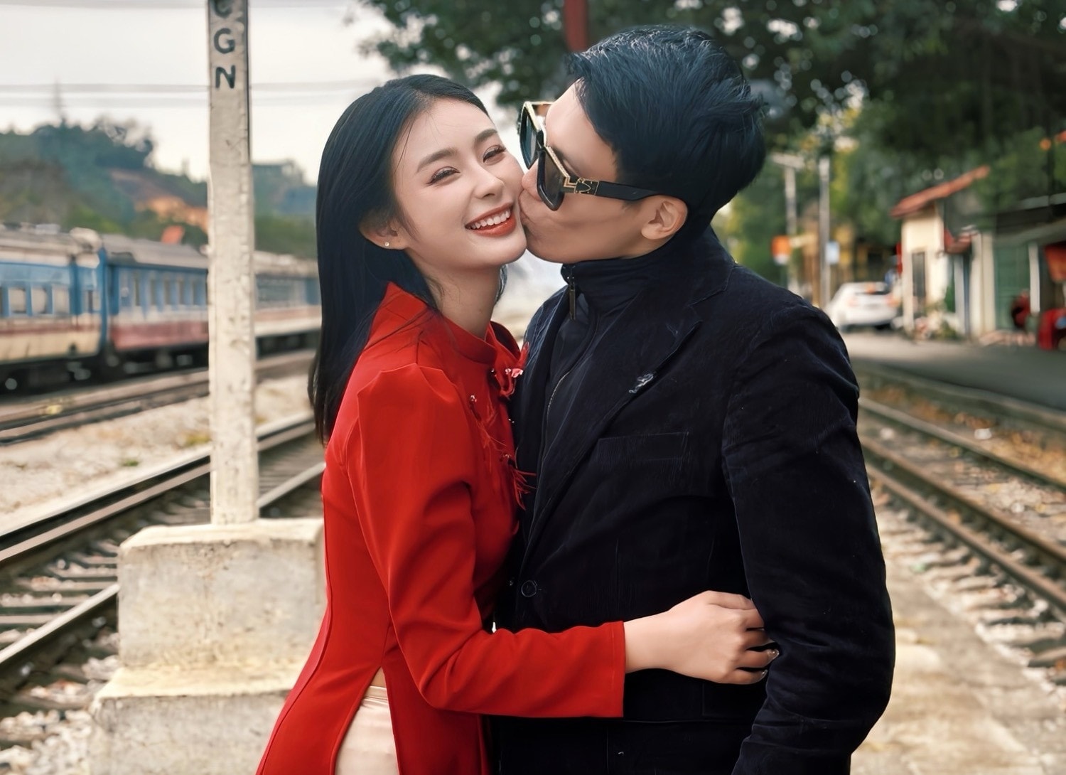 Bên cạnh đó, Thảo My cũng thoải mái chia sẻ chuyện tình cảm. Cô đang hẹn hò biên đạo, vũ công Phạm Khánh Linh (còn gọi là Linh 3T, sinh năm 1988).