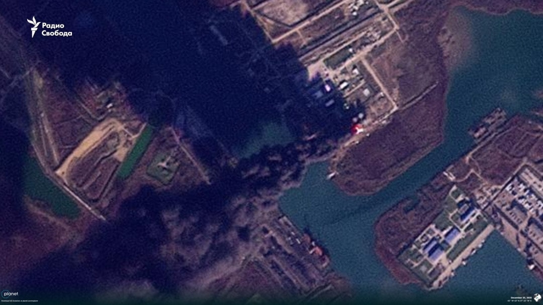 Ảnh vệ tinh cho thấy một đám cháy lớn tại cảng Nga.