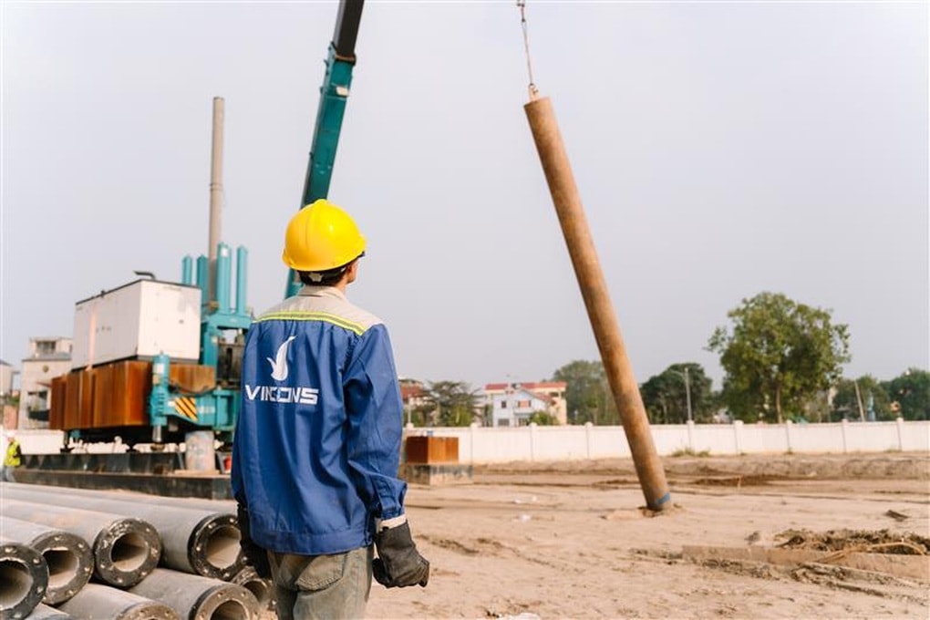 Chiến lược đằng sau kế hoạch tuyển dụng 100.000 công nhân cơ hữu của VinCons - 1