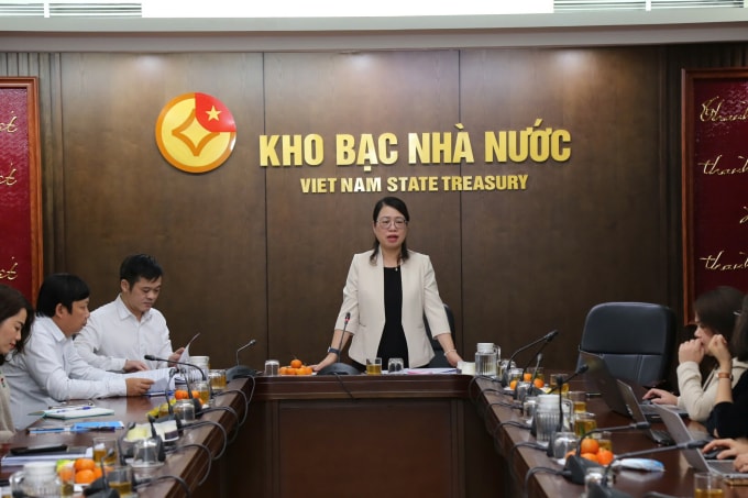 Phó giám đốc Kho bạc Nhà nước Ngô Thị Nhung phát biểu tại cuộc họp, ngày 26/12. Ảnh: KBNN