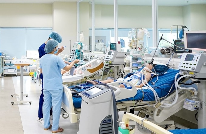 Bệnh nhi 6 tuổi phải điều trị tại Khoa Điều trị tích cực Nội khoa, Bệnh viện Nhi Trung ương. Ảnh: Bệnh viện Nhi Trung ương