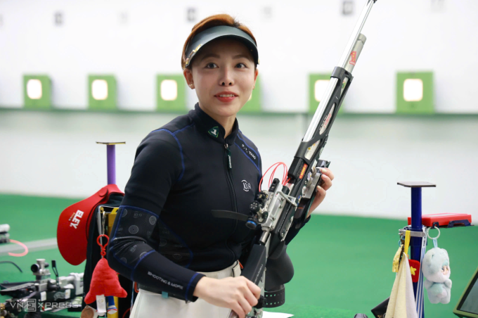 Phí Thanh Thảo thi đấu tại nội dung 10m súng trường hơi nữ tại SEA Games 33. Ảnh: Đức Đồng