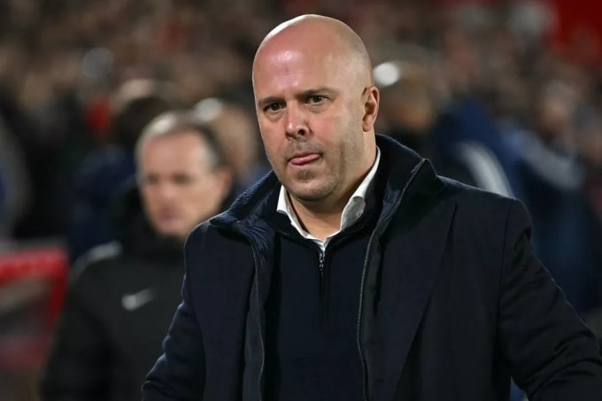 HLV Slot trong trận Liverpool thắng Brighton 2-0, ở vòng 16 Ngoại hạng Anh trên sân Anfield hôm 13/12. Ảnh: Reuters