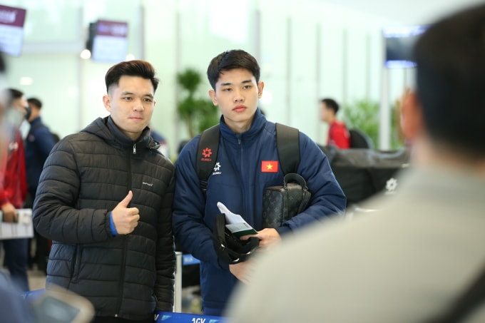 Tiền đạo Nguyễn Đình Bắc tại sân bay Nội Bài sáng 26/12/2025 sang Qatar chuẩn bị cho vòng chung kết U23 châu Á 2026 ở Arab Saudi. Ảnh: Hiếu Lương