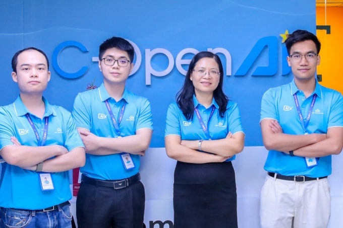 Nhóm kỹ sư phát triển bộ chuẩn đánh giá VLegal - Bench. Ảnh: NVCC