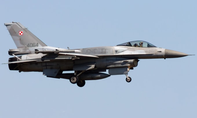 Tiêm kích F-16 của Ba Lan tại căn cứ không quân số 32 ở Mauryca, Ba Lan ngày 14/8. Ảnh: Jet Photos