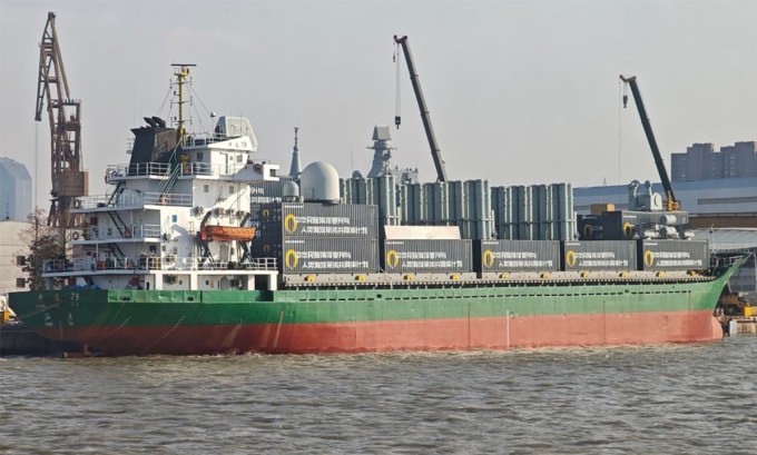 Tàu hàng chở container chứa vũ khí và radar neo đậu tại một cảng ở Trung Quốc trong ảnh công bố ngày 25/12. Ảnh: X/Rich Joe