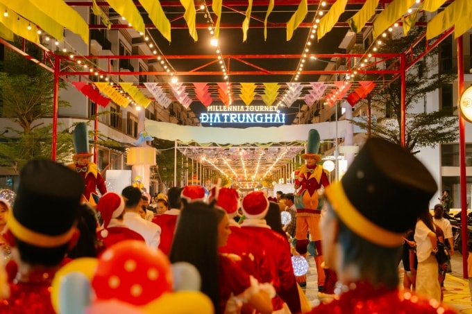 Không khí noel tại phố đi bộ Millennia Journey ngày 24/12. Ảnh: T&T Group