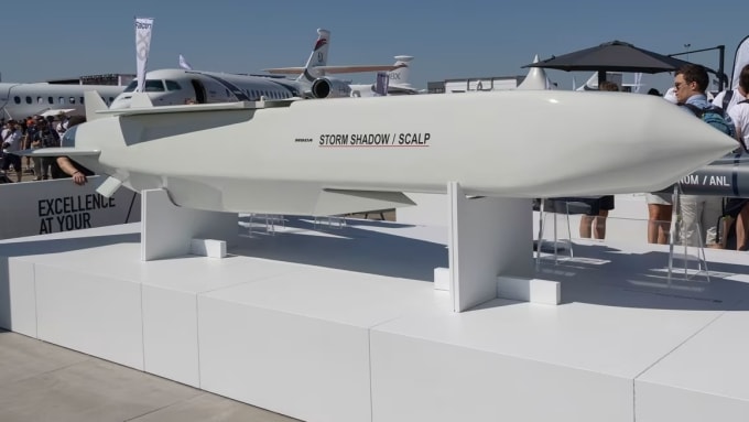 Tên lửa Storm Shadow được trưng bày tại Triển lãm Hàng không Quốc tế Paris 2023. Đồ họa: NURPHO