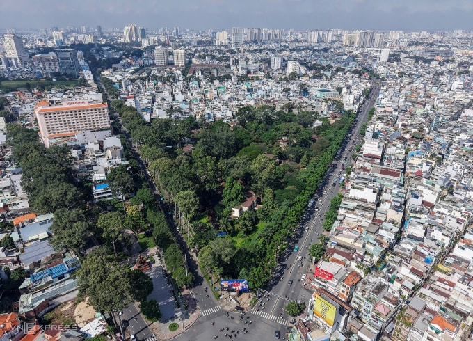 Khu đất số 1 Lý Thái Tổ - nơi đang xây dựng công viên - có nhiều cây xanh, ở khu vực trung tâm TP HCM. Ảnh: Quỳnh Trần