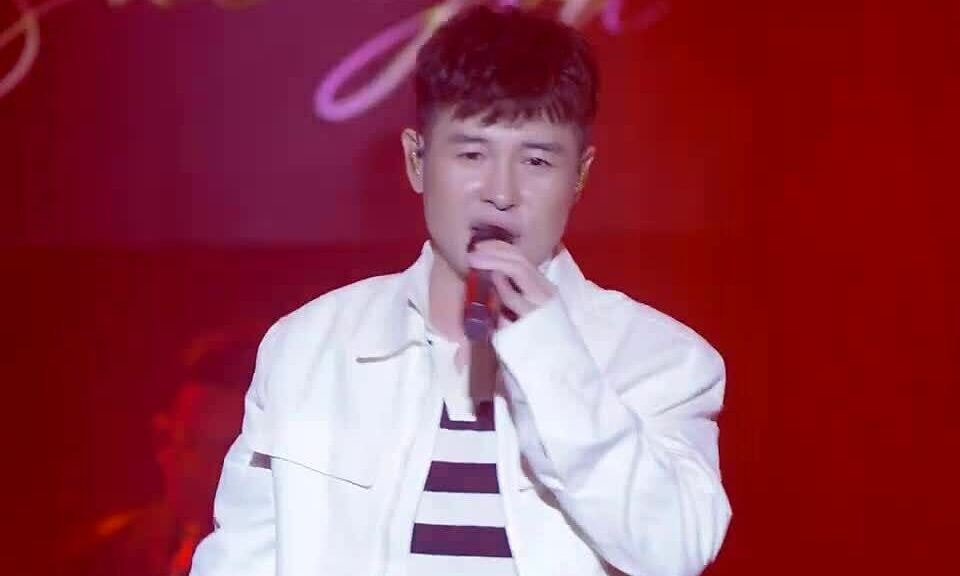 Hoàng Hải hát 'Hoàng hôn tháng tám'