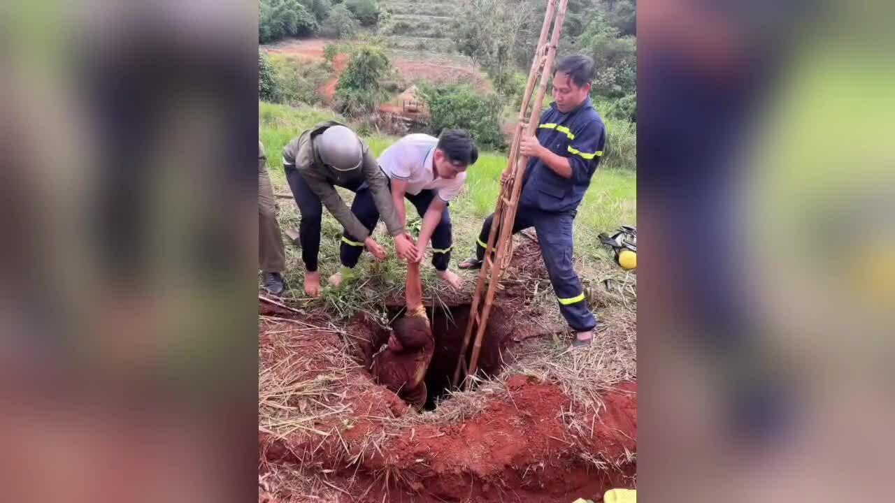 Giải cứu nam thanh niên dưới hố sâu 10 m