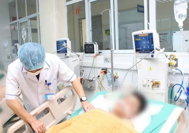 Người đàn ông 26 tuổi nguy kịch vì giải rượu theo cách "lạ đời" - Ảnh 1.