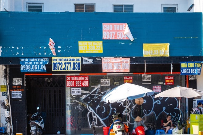 Mặt bằng kinh doanh ngàn đô tại TPHCM ế ẩm cuối năm - Ảnh 2.