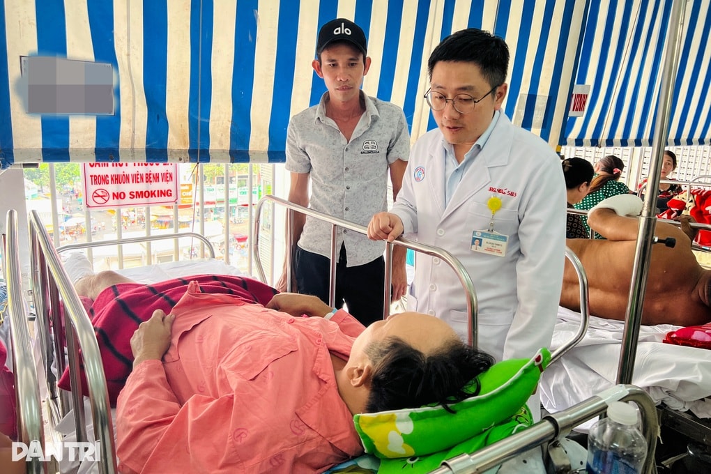 Mất một chân sau tai nạn, tài xế bật khóc lo cha mẹ già, con nhỏ - 1