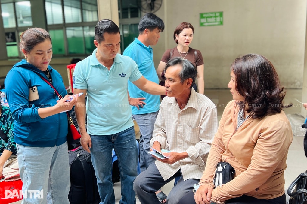 Mất một chân sau tai nạn, tài xế bật khóc lo cha mẹ già, con nhỏ - 2