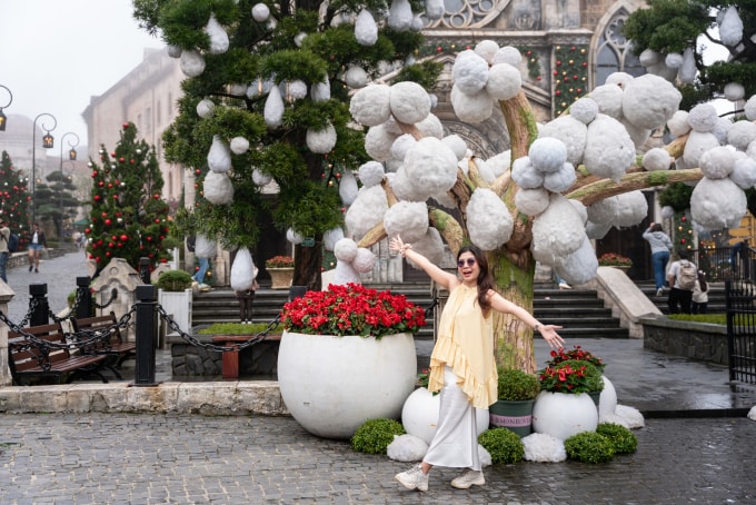 Các tiểu cảnh trang trí đón năm mới tại Bà Nà Hill. Ảnh: Sun Group