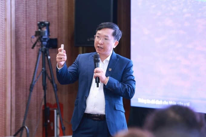 PGS Phạm Quang Thái trong một hội thảo về cúm. Ảnh: NVCC