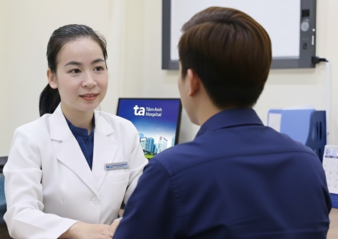 Bác sĩ Duy tư vấn cho người bệnh. Ảnh minh họa: Phòng khám Đa khoa Tâm Anh Quận 7