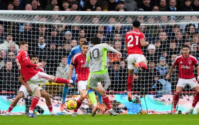 Cherki với cú sút xa đem về ba điểm cho Man City. Ảnh: PA