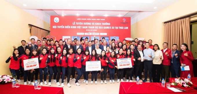 Lễ tuyên dương và khen thưởng đội tuyển điền kinh Việt Nam tham dự SEA Games 33 diễn ra tại trụ sở Cục Thể dục Thể thao ở Hà Nội chiều 26/12/2025. Ảnh: VAF