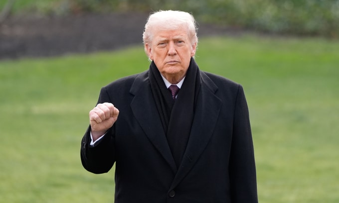 Tổng thống Mỹ Donald Trump tại bãi cỏ phía nam Nhà Trắng ngày 17/12. Ảnh: AP