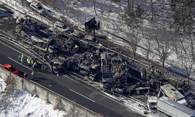 Hiện trường vụ tai nạn trên cao tốc Kan-etsu tỉnh Gunma trong ảnh chụp ngày 27/12. Ảnh: AP