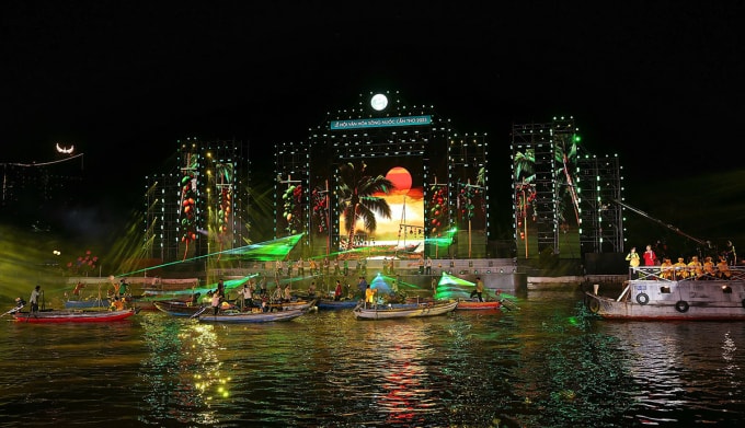 Tái hiện không gian chợ nổi Cái Răng - địa điểm du lịch nổi tiếng của Cần Thơ. Ảnh: Minh Trung