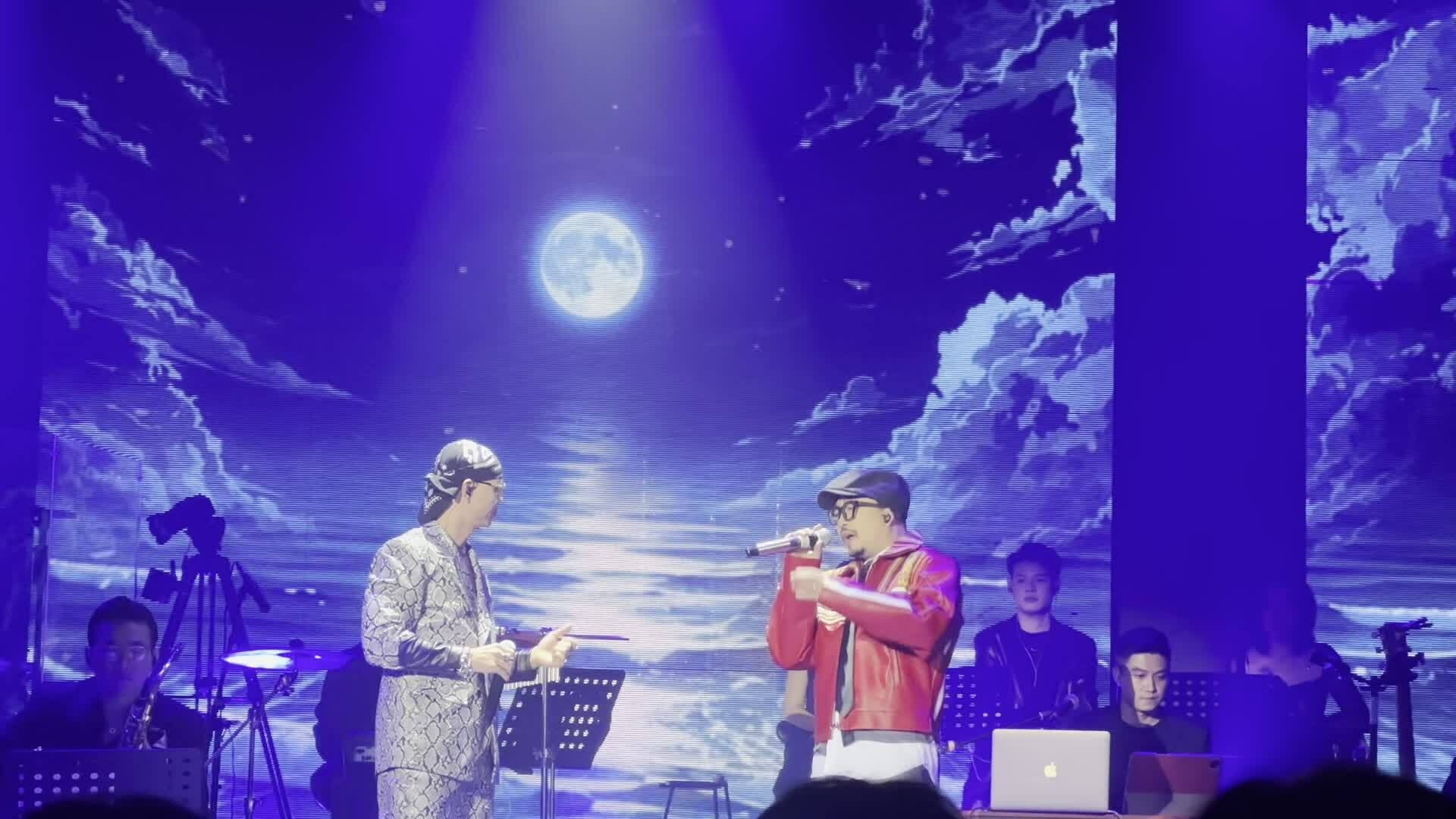 Phan Đinh Tùng, Hà Lê hát 'Biển nhớ'