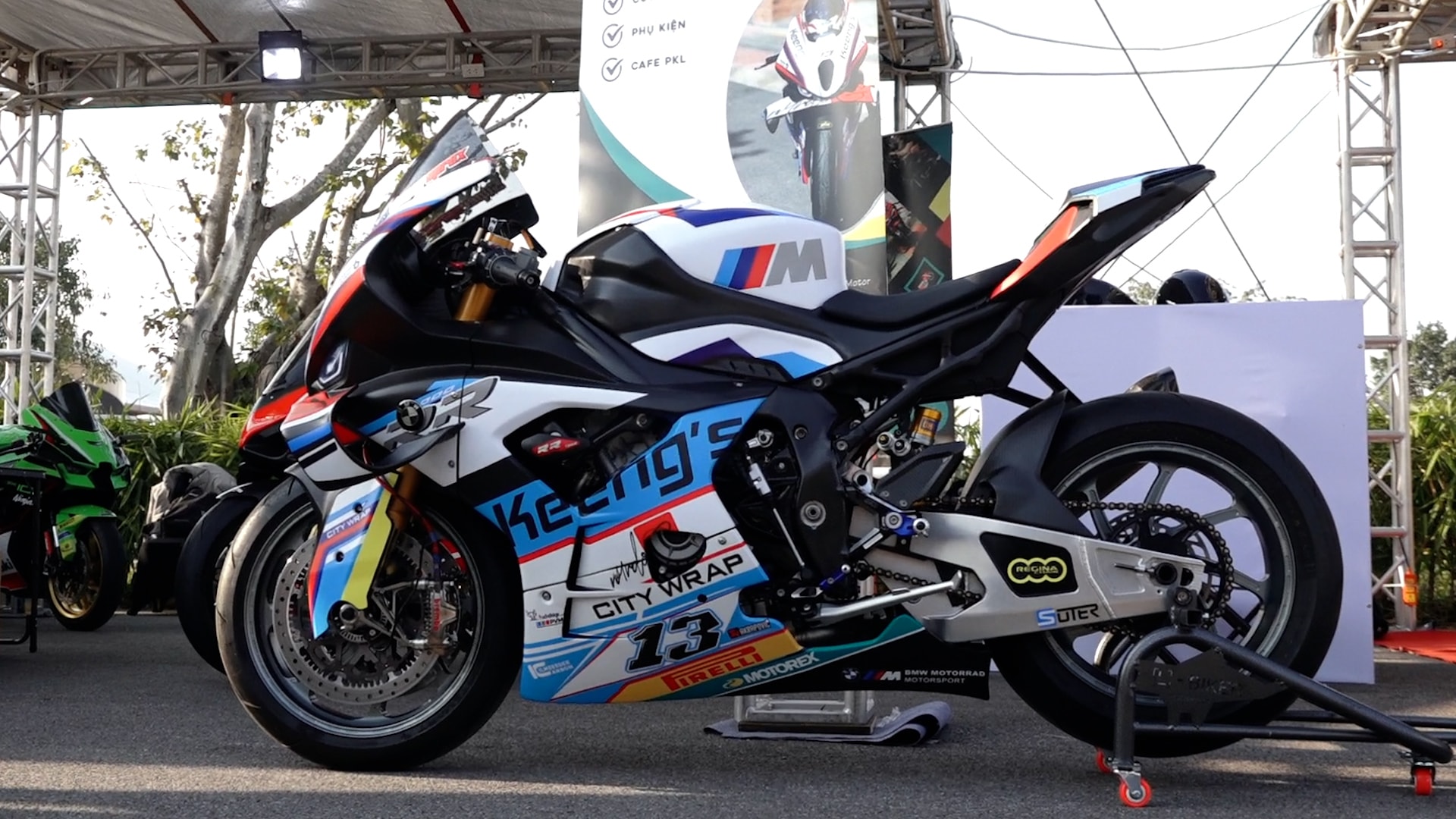 Dàn mô tô tiền tỷ thu hút người xem tại triển lãm Phương tiện Di chuyển