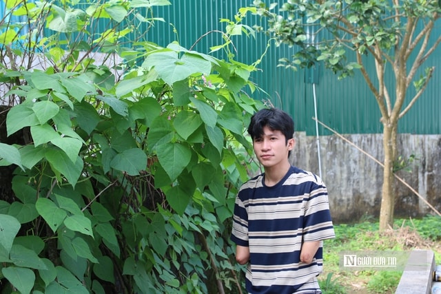 Chàng trai genZ mồ côi, gặp biến cố mất 2 tay, truyền thông điệp tích cực qua từng video- Ảnh 1. Chàng trai genZ mồ côi, gặp biến cố mất 2 tay, truyền thông điệp tích cực qua từng video- Ảnh 1.