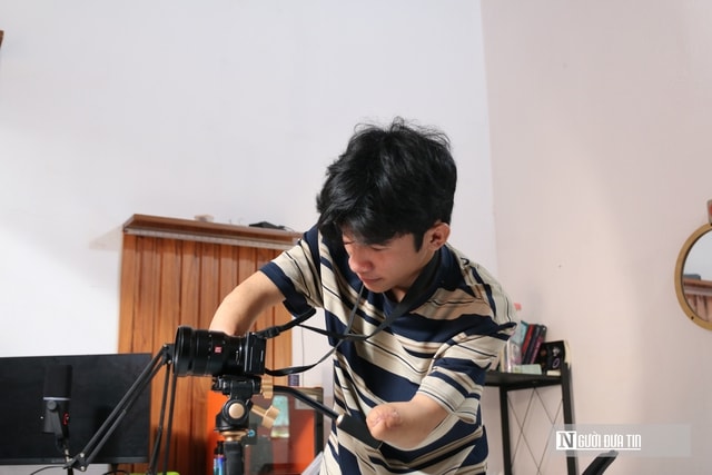 Chàng trai genZ mồ côi, gặp biến cố mất 2 tay, truyền thông điệp tích cực qua từng video- Ảnh 5. Chàng trai genZ mồ côi, gặp biến cố mất 2 tay, truyền thông điệp tích cực qua từng video- Ảnh 5.