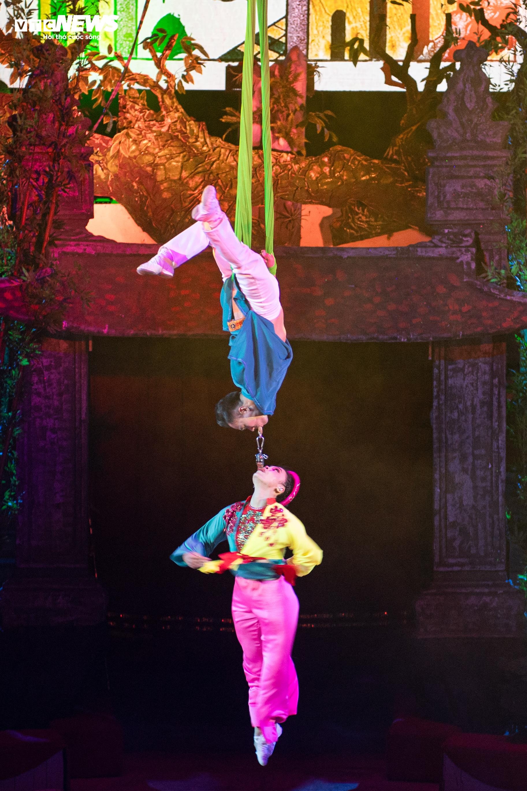 Khi tranh Đông Hồ biết bay lượn trong 'Chuyện nhà Tí' - 13