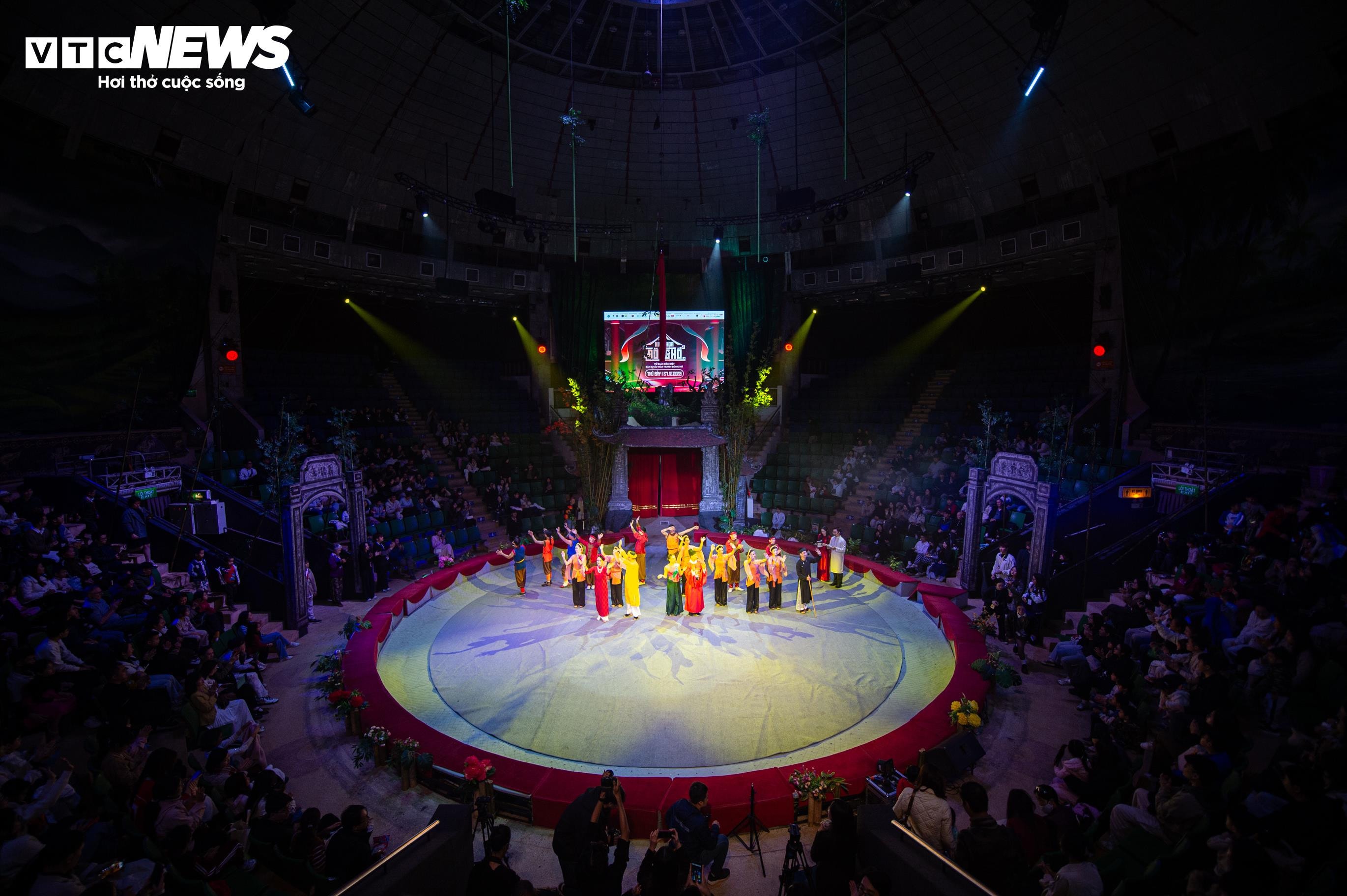 Khi tranh Đông Hồ biết bay lượn trong 'Chuyện nhà Tí' - 14