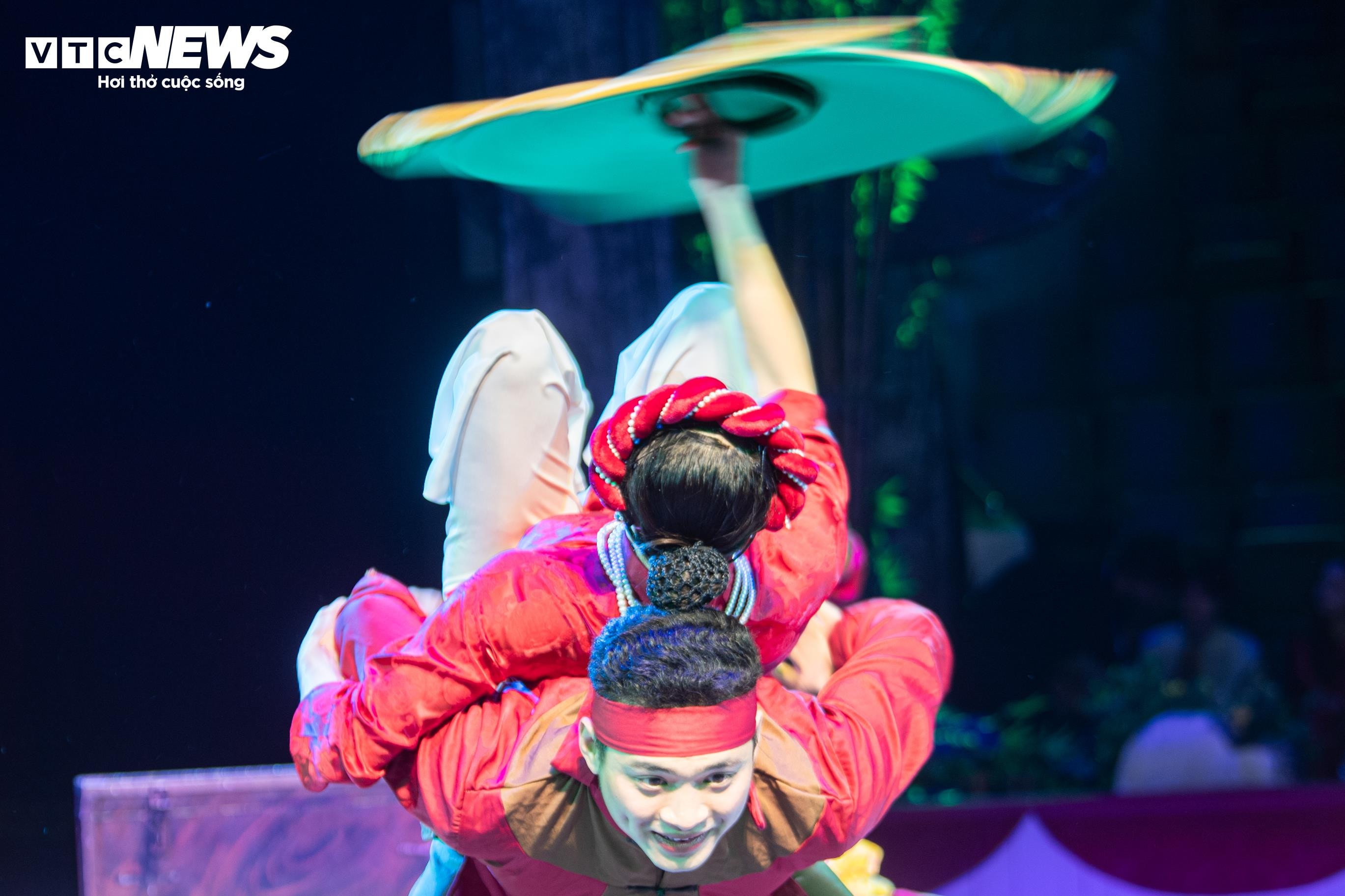 Khi tranh Đông Hồ biết bay lượn trong 'Chuyện nhà Tí' - 5