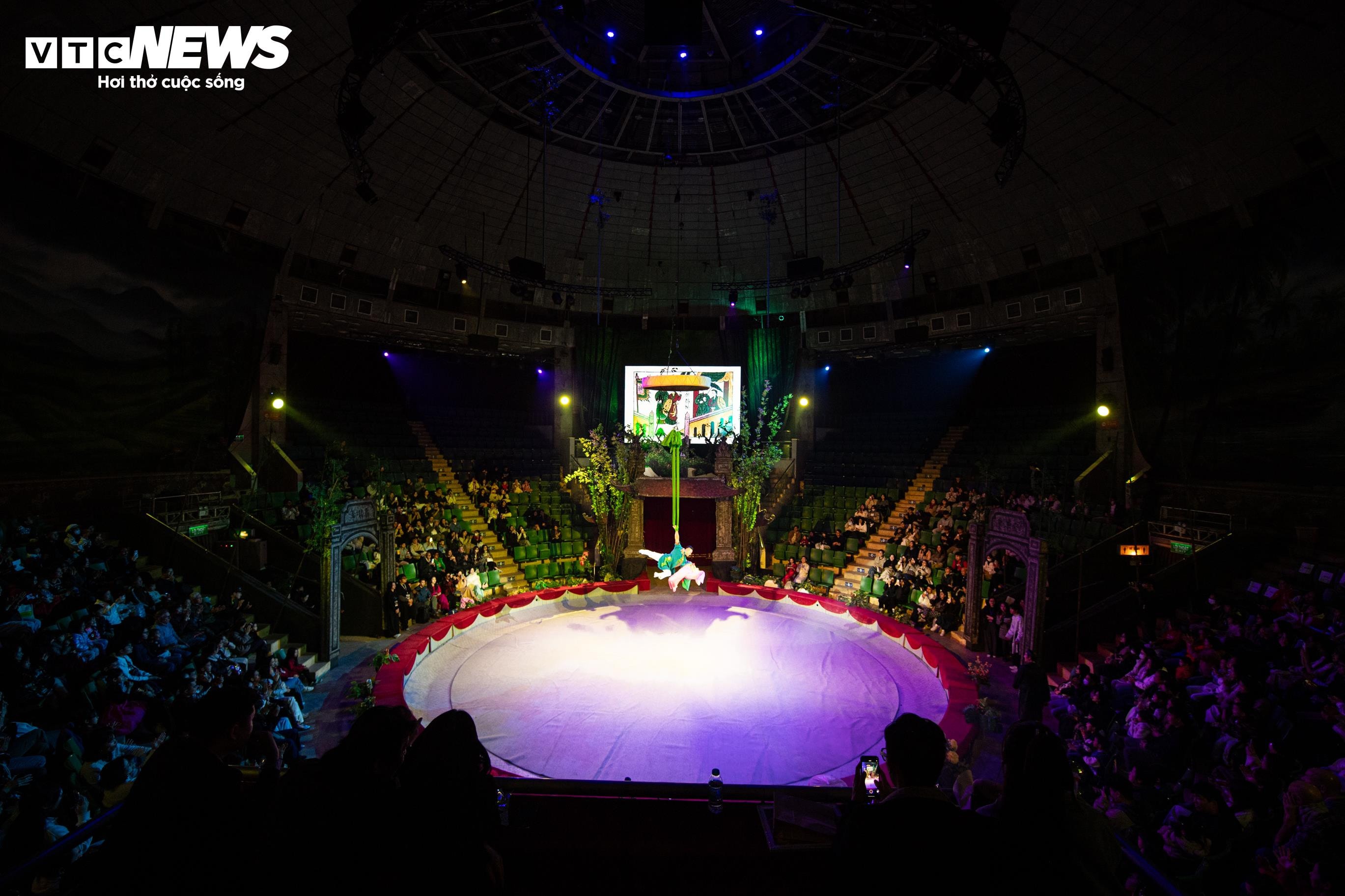 Khi tranh Đông Hồ biết bay lượn trong 'Chuyện nhà Tí' - 1