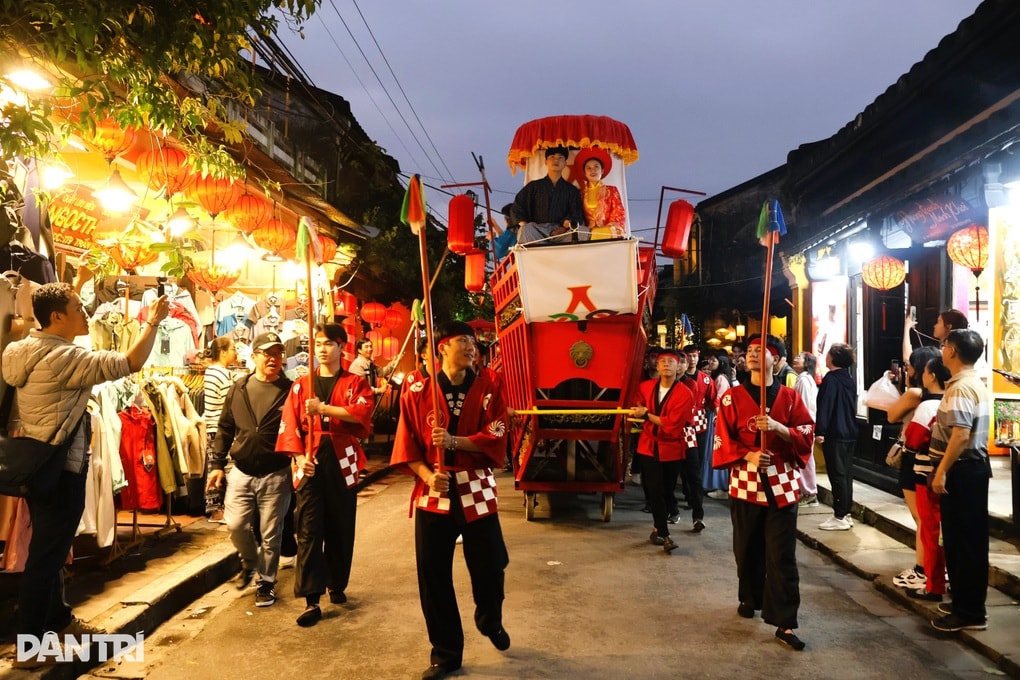 Tái hiện “đám cưới lịch sử” giữa lòng phố cổ Hội An - 3 Tái hiện “đám cưới lịch sử” giữa lòng phố cổ Hội An - 3