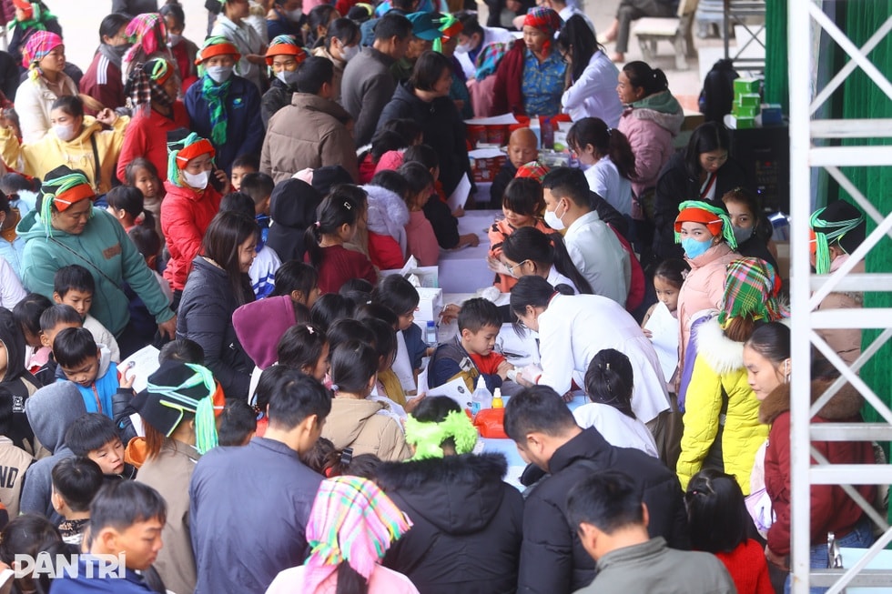 Báo Dân trí tổ chức tư vấn sức khoẻ, phát hiện 11 học sinh viêm gan B - 4