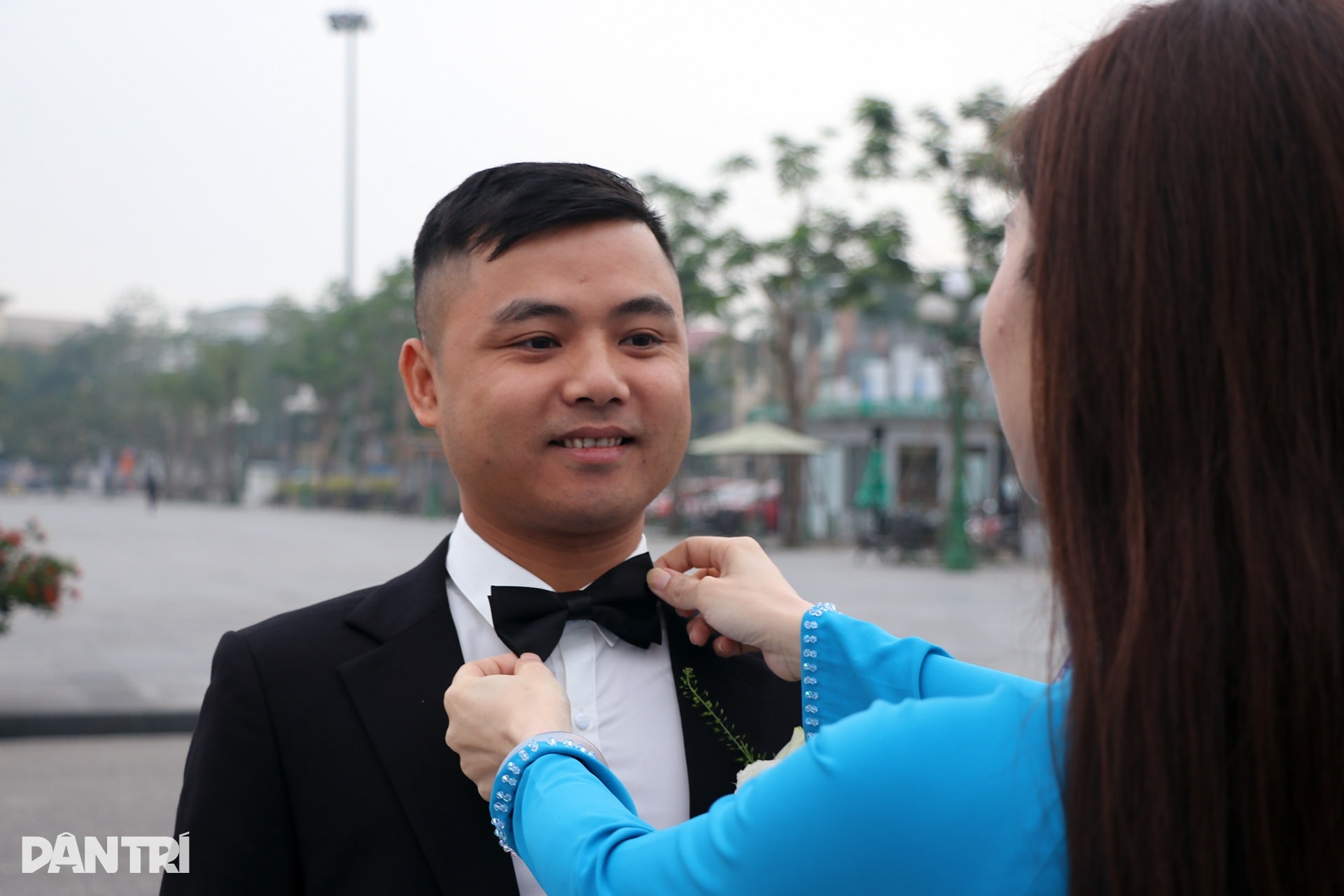 Nhiều cặp đôi công nhân rơi nước mắt trong đám cưới mơ ước - 4 Nhiều cặp đôi công nhân rơi nước mắt trong đám cưới mơ ước - 4