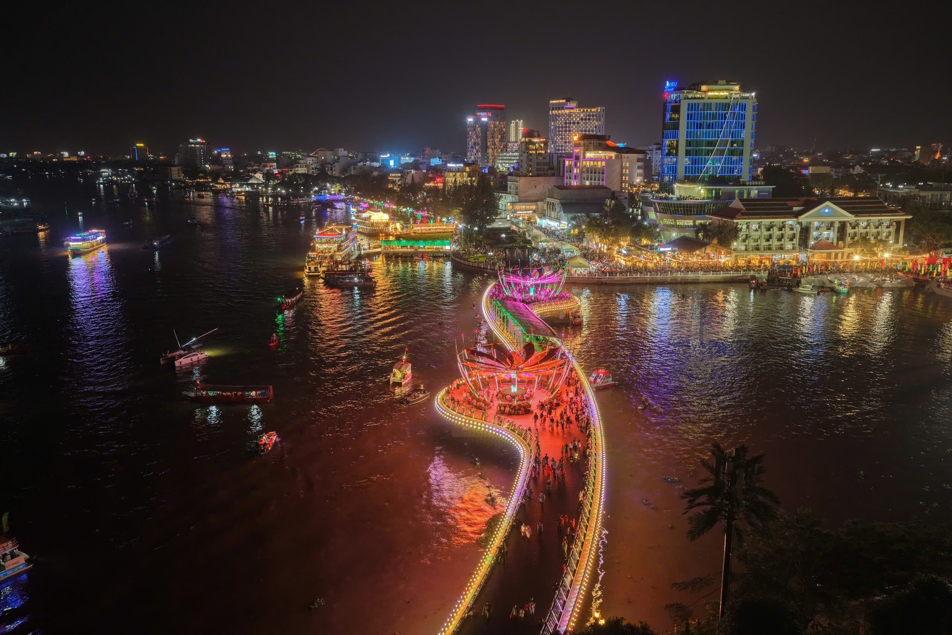 Mãn nhãn đêm khai mạc Lễ hội văn hóa sông nước Cần Thơ - 4