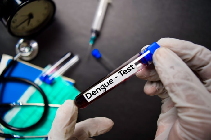 Xét nghiệm máu để chẩn đoán bệnh sốt xuất huyết. Ảnh minh họa: Vecteezy