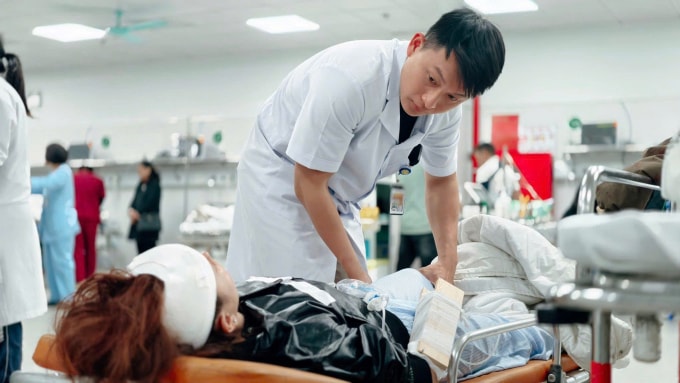 Bệnh nhân 26 tuổi bị chấn thương sọ não, khung chậu, vai trái. Ảnh: Thảo My