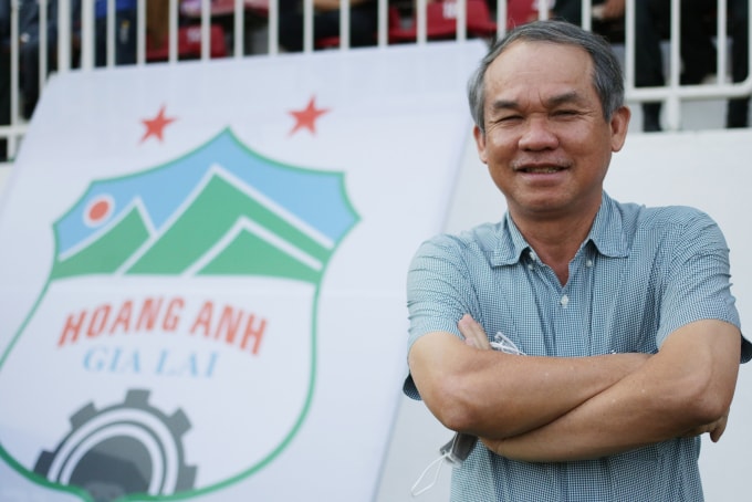 Bầu Đức tại sân Pleiku theo dõi trận HAGL - Bình Dương, vòng 6 V-League ngày 28/3/2021. Ảnh: Đức Đồng