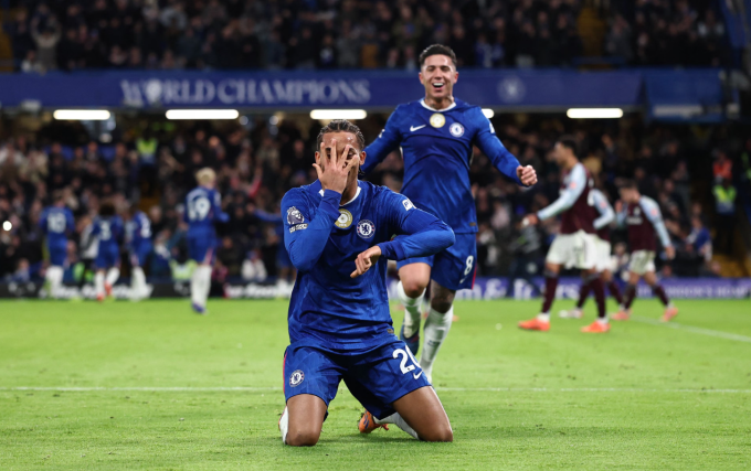 Joao Pedro mừng bàn mở tỷ số trong trận Chelsea thua Aston Villa 1-2 ở vòng 18 Ngoại hạng Anh trên sân Stamford Bridge, London, Anh ngày 27/12/2025. Ảnh: Reuters