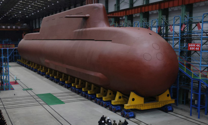 Tàu ngầm hạt nhân Triều Tiên trong ảnh công bố hôm 25/12. Ảnh: KCNA