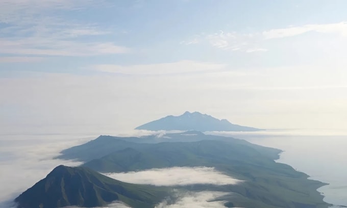 Đảo Simushir ở tây bắc Thái Bình Dương là nơi xảy ra vụ phun trào núi lửa năm 1831. Ảnh: Oleg Dirksen