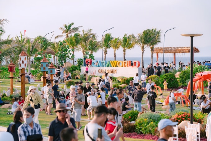 CaraWorld Cam Ranh hút lượng lớn du khách. Ảnh: KN Cam Ranh