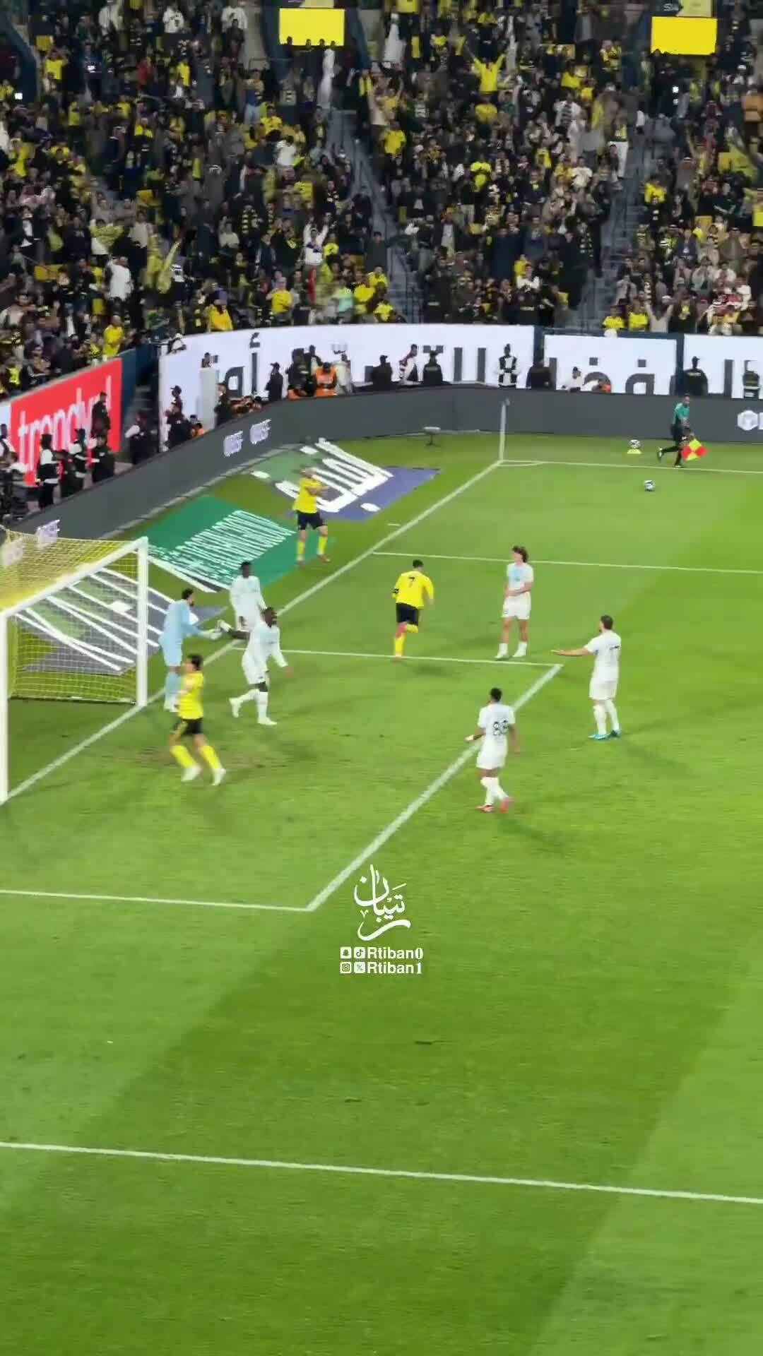 Bàn thắng thứ hai của Ronaldo vào lưới Al Okhdood